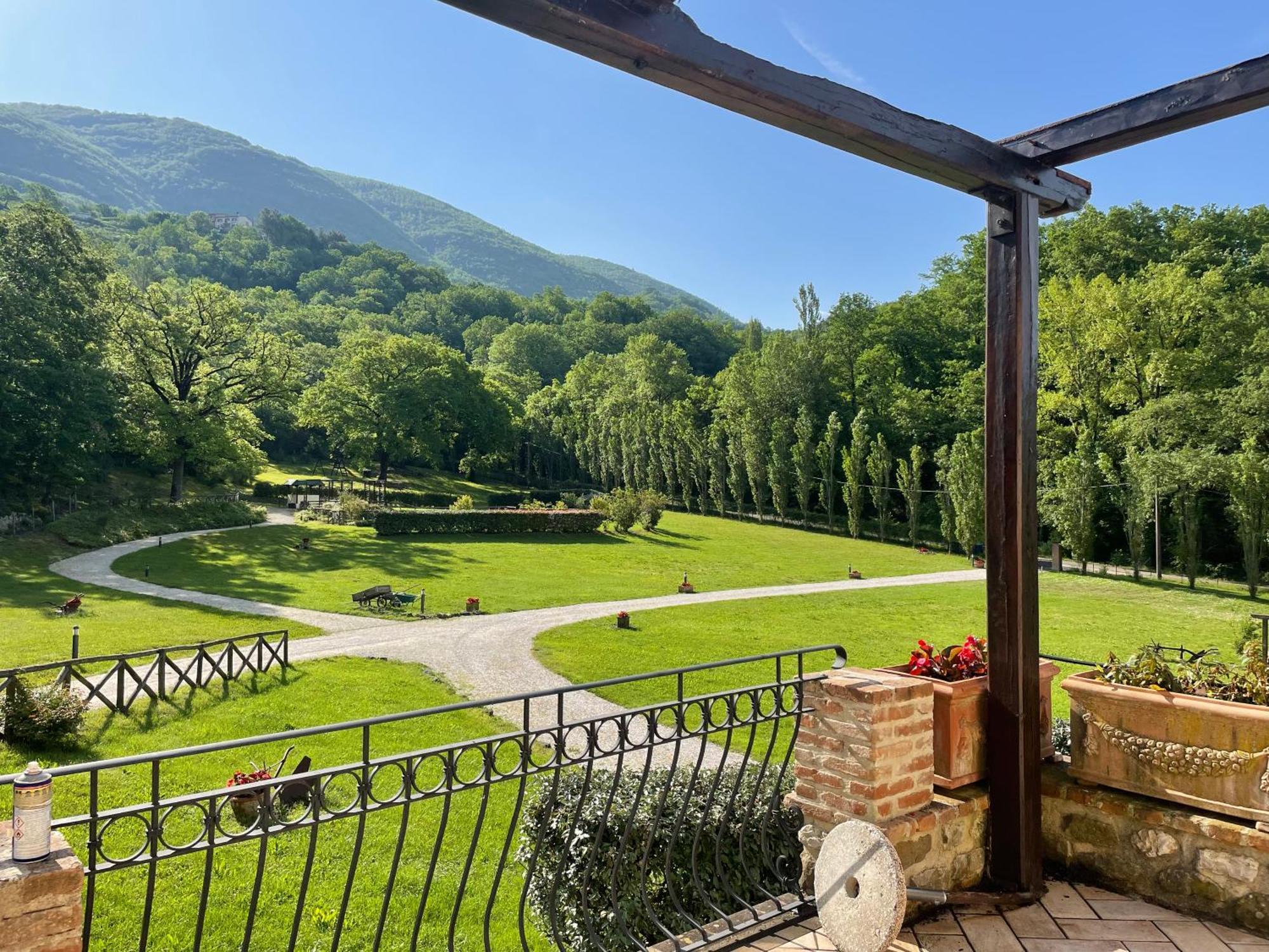 Cerqua Rosara Residence Valtopina Extérieur photo